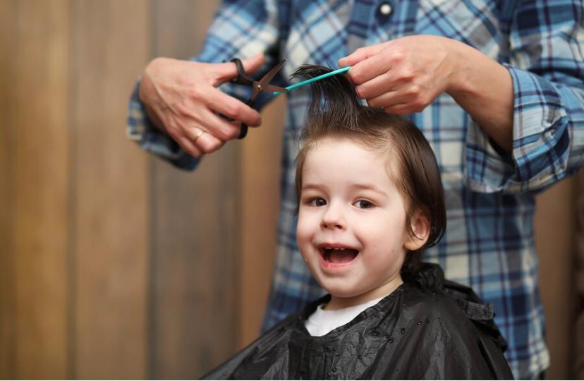 tecnicas de corte de cabelo para criancas com autismo